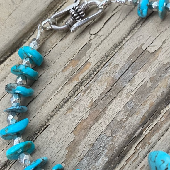 Bracelet handcrafted with turquoise & sandalwood - Picture 3 of 3